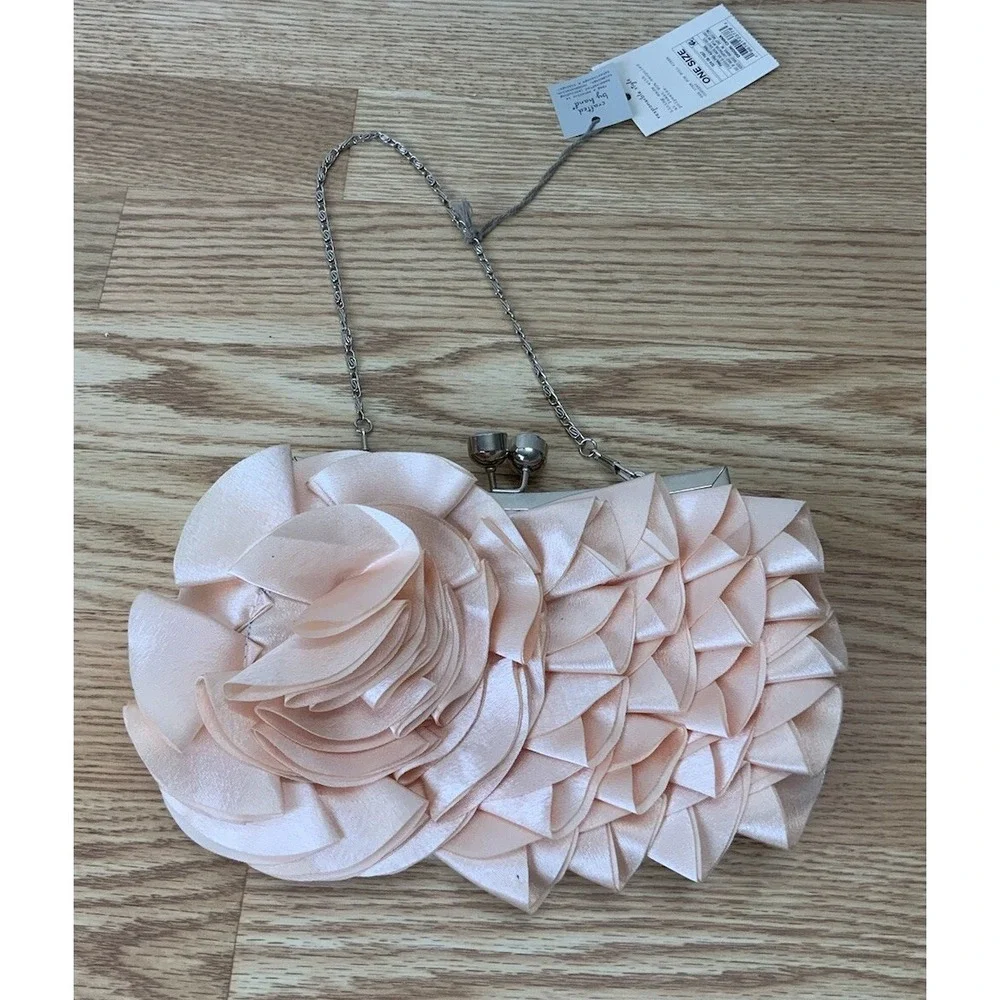 A New‎ Day Pink Ruffle Metal Clasp Chain Strap